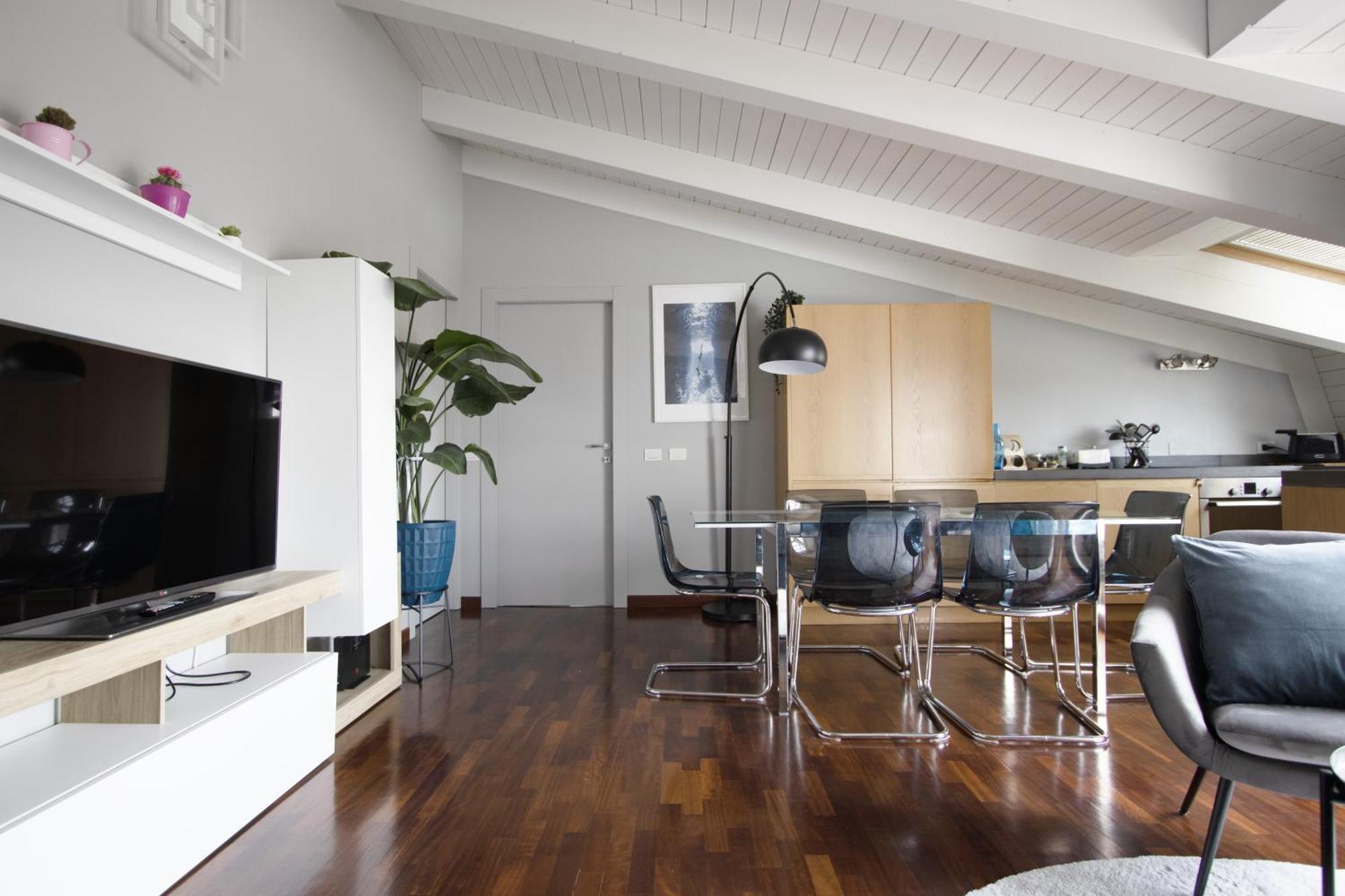 Penthouse With Patio & 2 Baths, 10 Min To Duomo Apartman Milánó Kültér fotó